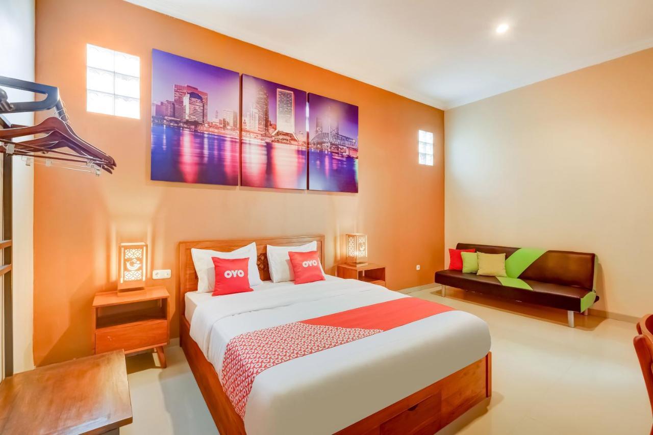 Super Oyo 3496 Griya Gayatri Syariah Hotel Melati Luaran gambar