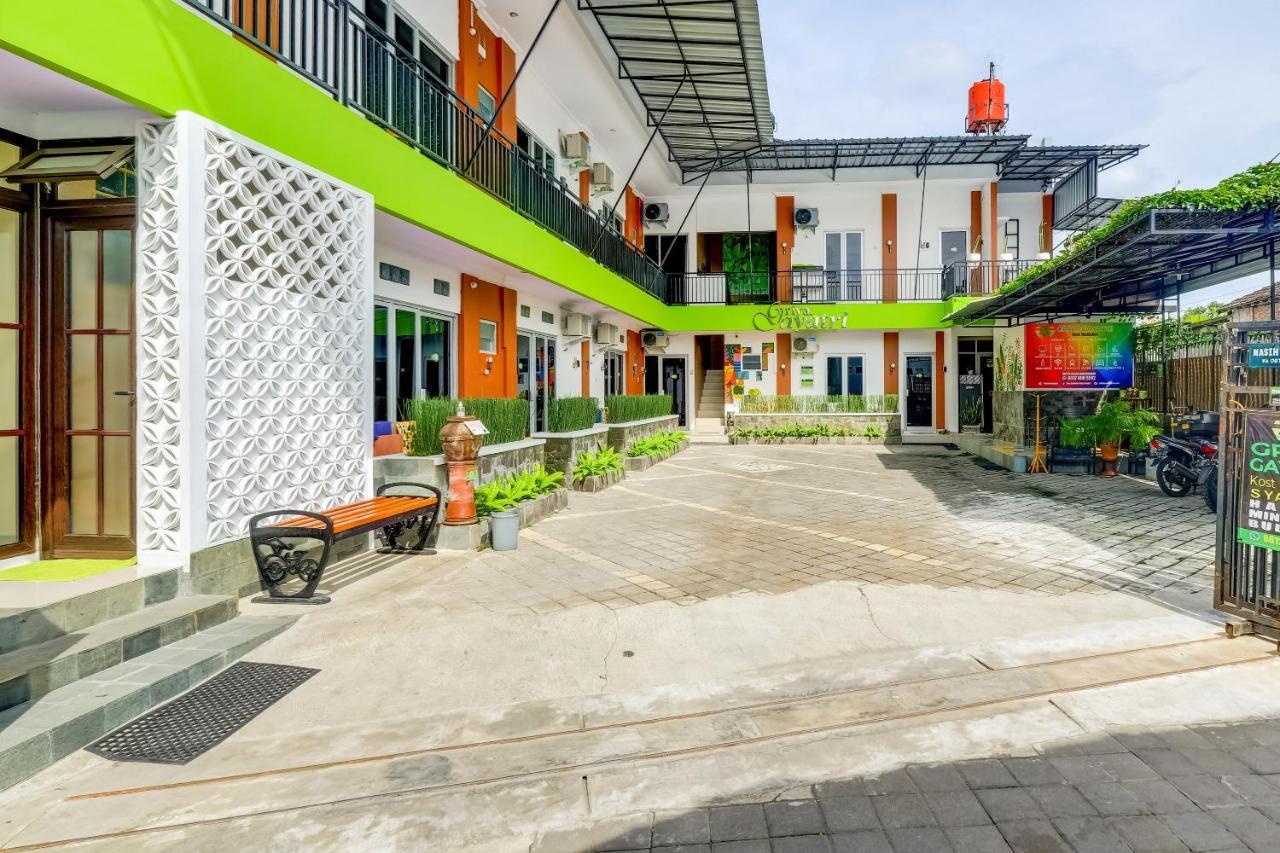 Super Oyo 3496 Griya Gayatri Syariah Hotel Melati Luaran gambar