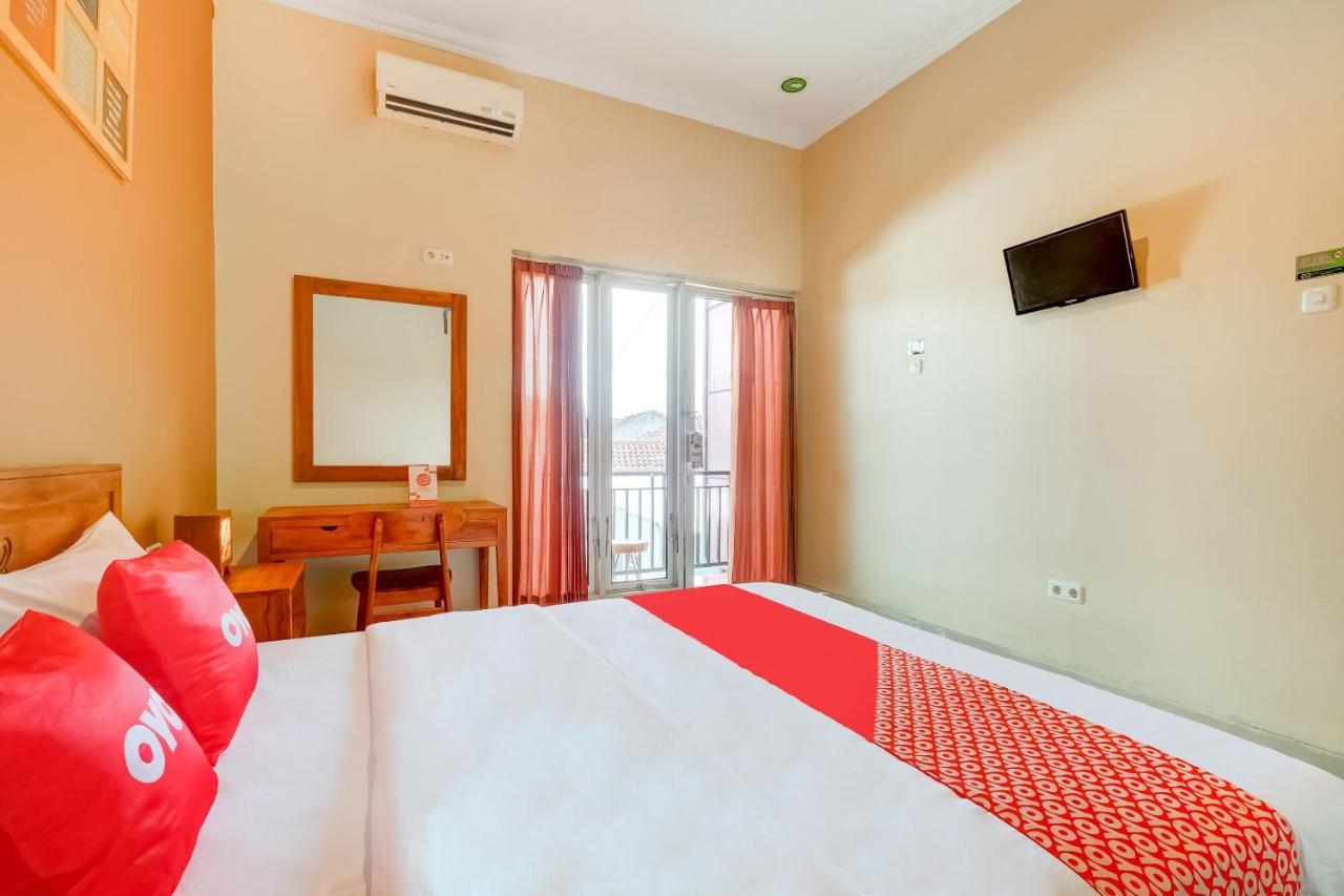 Super Oyo 3496 Griya Gayatri Syariah Hotel Melati Luaran gambar