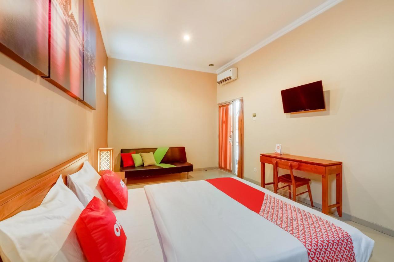 Super Oyo 3496 Griya Gayatri Syariah Hotel Melati Luaran gambar