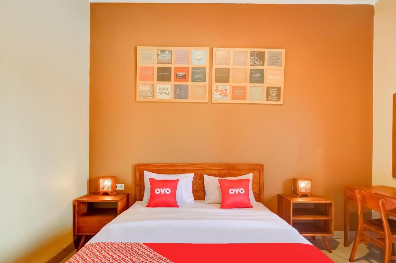 Super Oyo 3496 Griya Gayatri Syariah Hotel Melati Luaran gambar