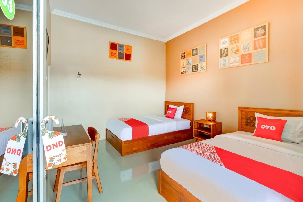 Super Oyo 3496 Griya Gayatri Syariah Hotel Melati Luaran gambar