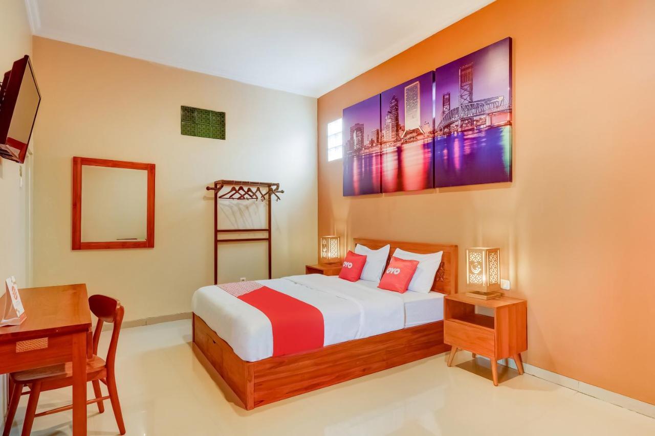 Super Oyo 3496 Griya Gayatri Syariah Hotel Melati Luaran gambar