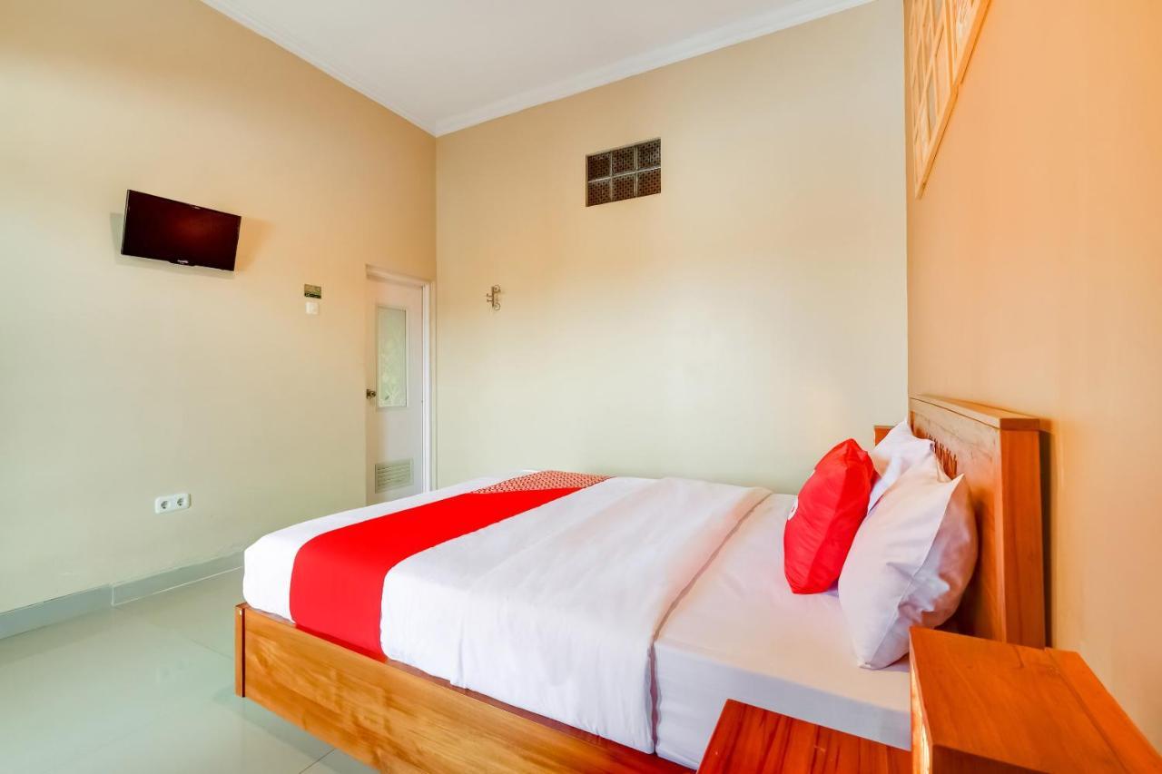 Super Oyo 3496 Griya Gayatri Syariah Hotel Melati Luaran gambar